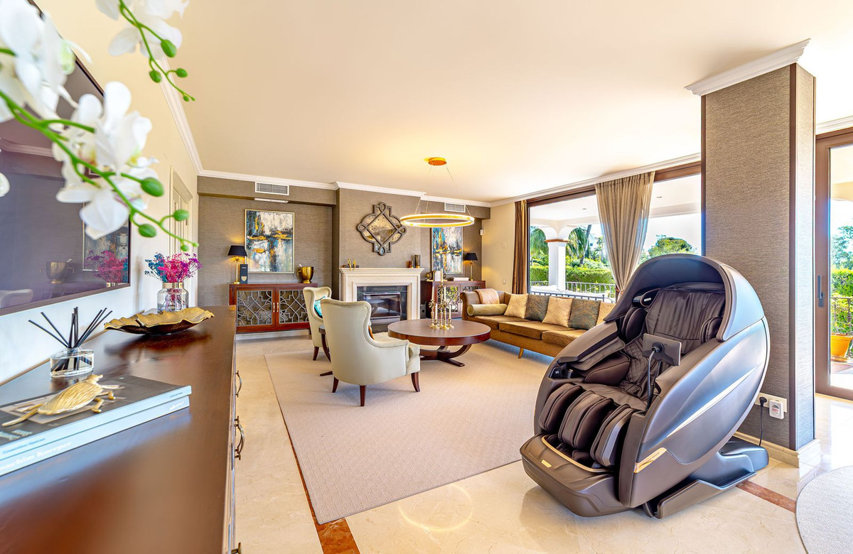5 Bed - Villa for Sale in Atalaya, Estepona