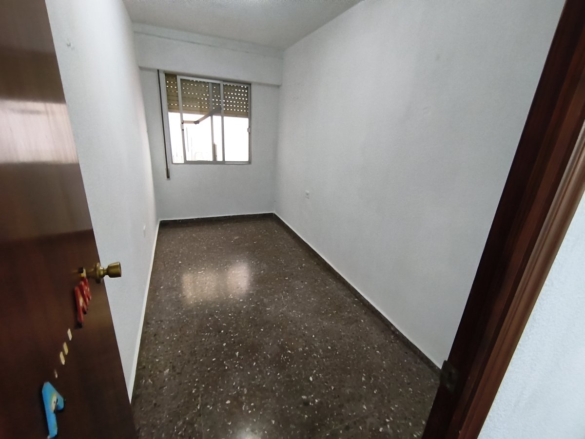 Piso de 4 Dormitorios y 2 Baños en venta en Alginet
