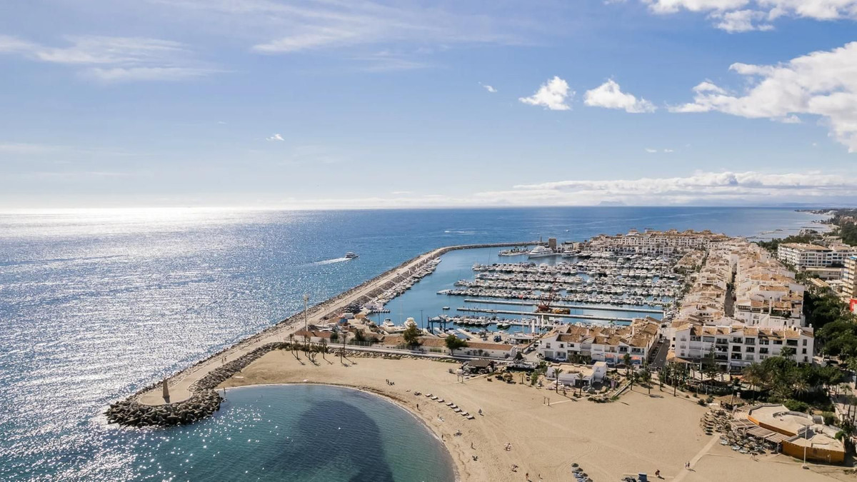 Piso de 1 Dormitorio y 1 Baño en venta en Puerto Banús, Marbella