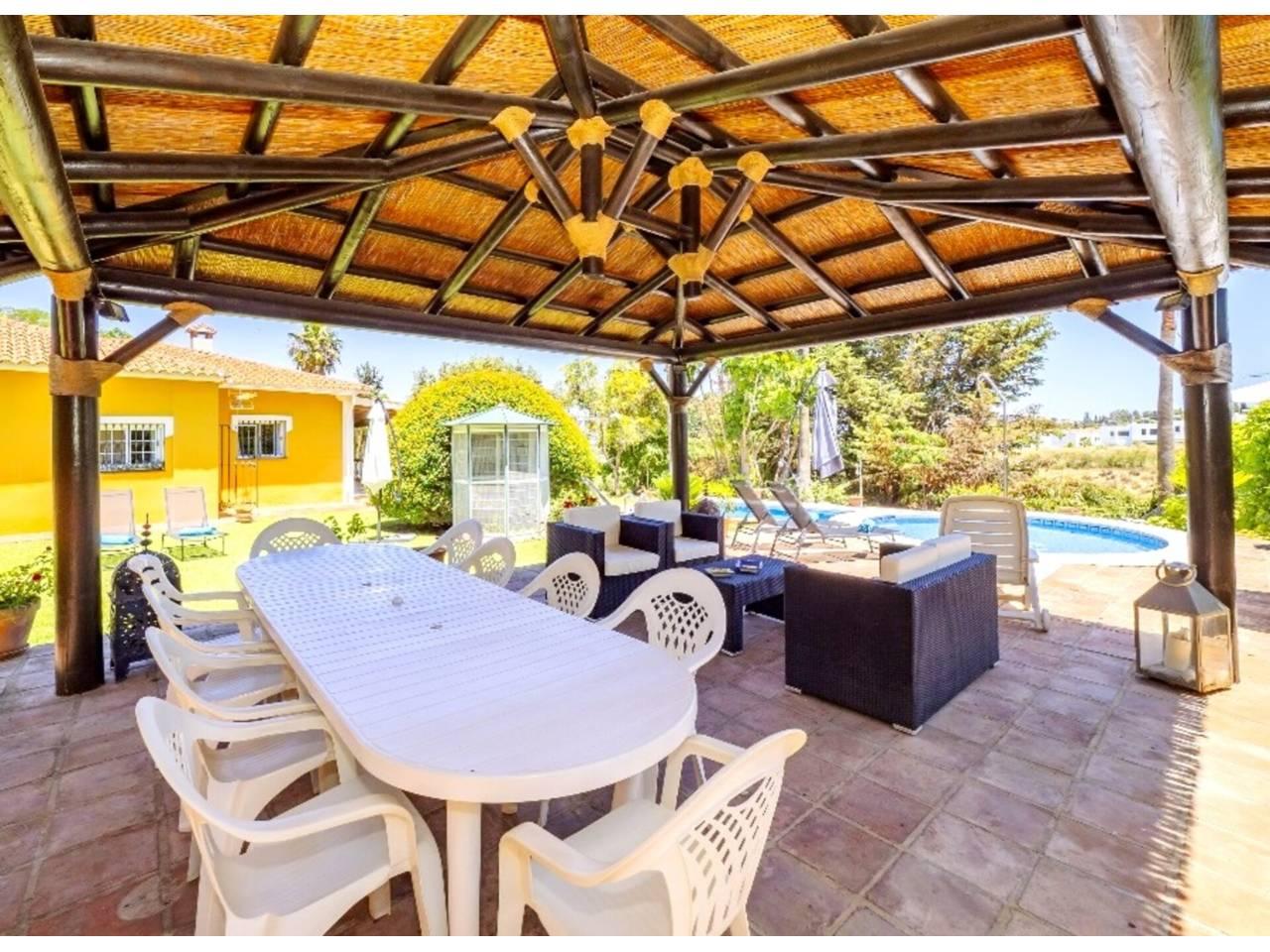 Casa Adosada de 5 Dormitorios y 4 Baños en venta en Málaga