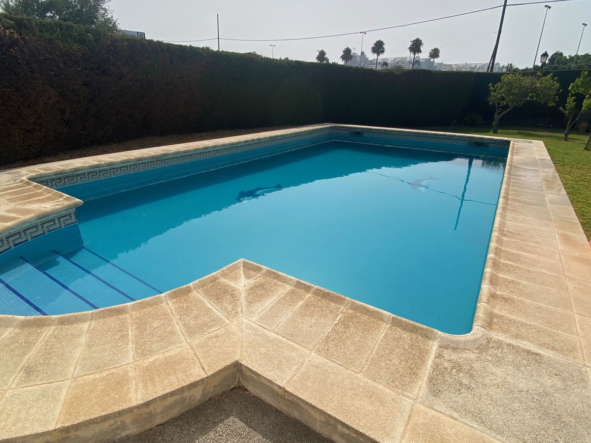 5 кровать 3 ванна Вилла для продажи в New Golden Mile, Estepona