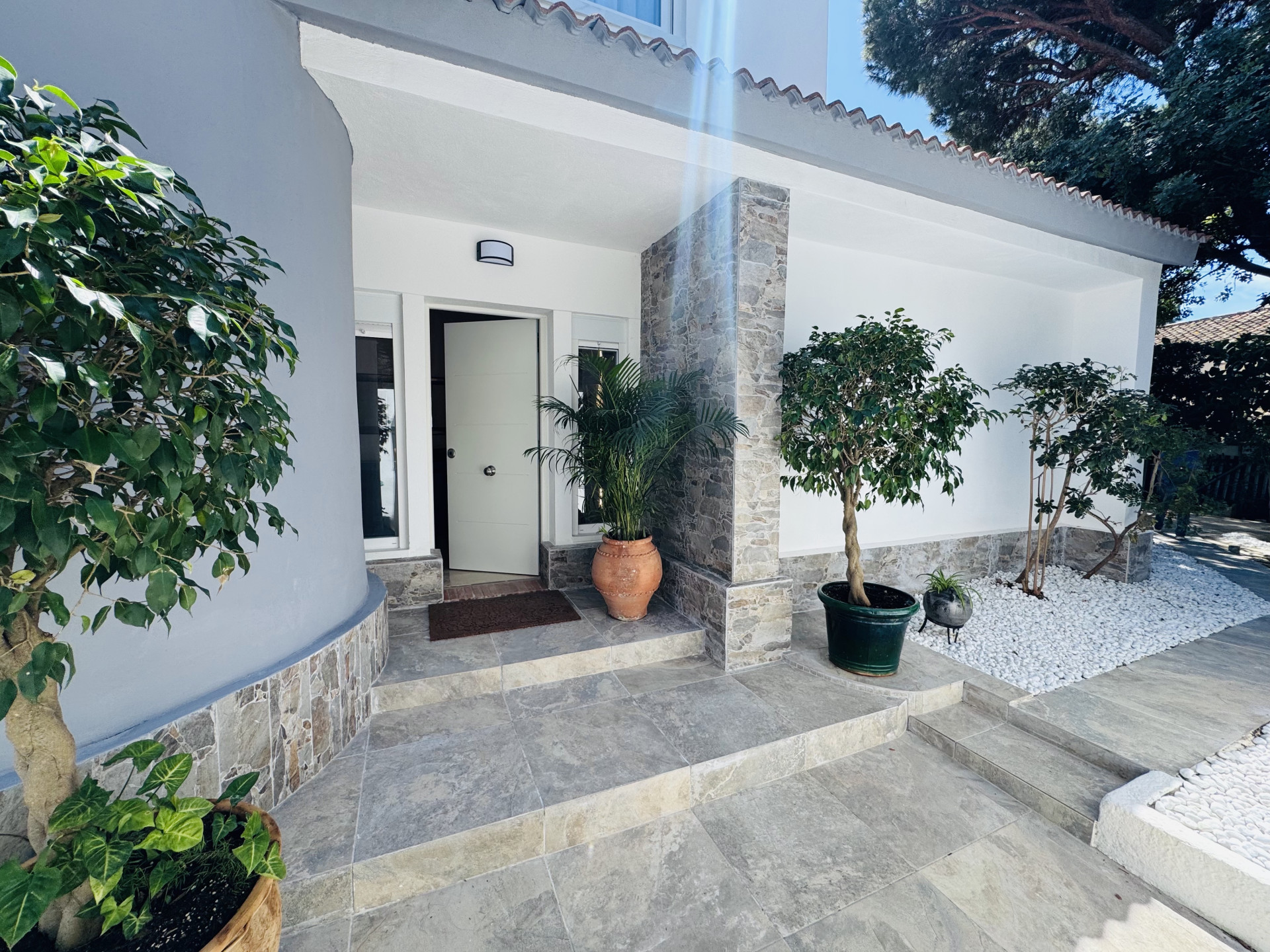 Casa de 4 Dormitorios y 3 Baños en venta en Marbesa, Marbella