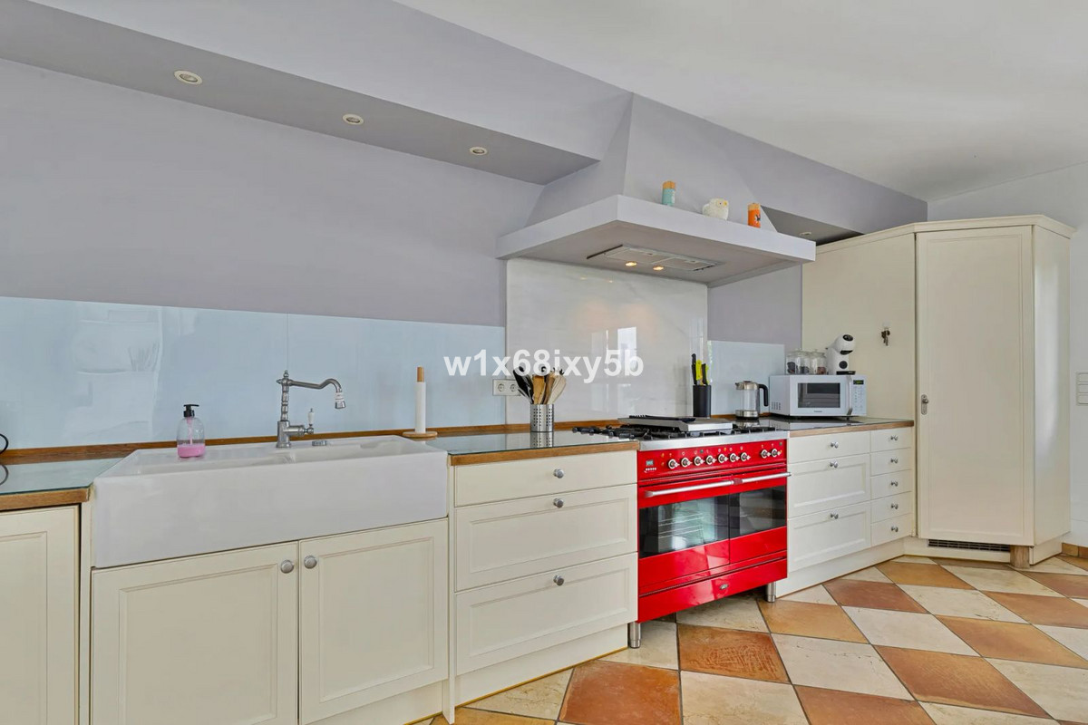 5 спални, 4 бани - Вила за продажба в San Pedro de Alcántara
