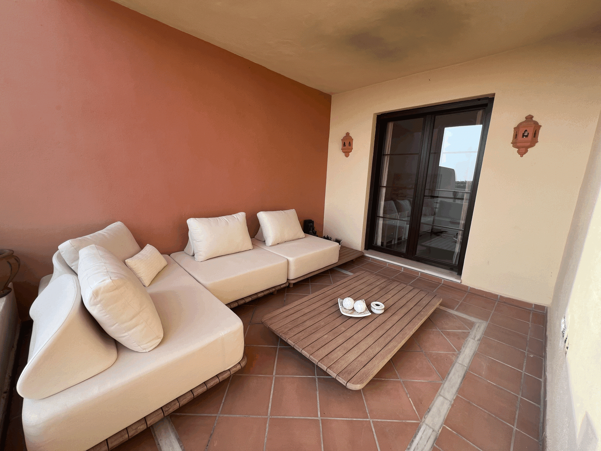 Piso de 3 Dormitorios en alquiler en Nueva Milla de Oro, Estepona