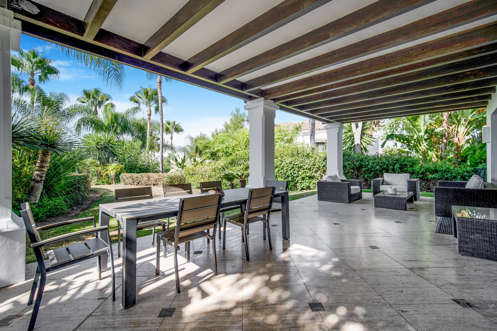 Casa de 5 Dormitorios y 4 Baños en venta en Milla de Oro, Marbella