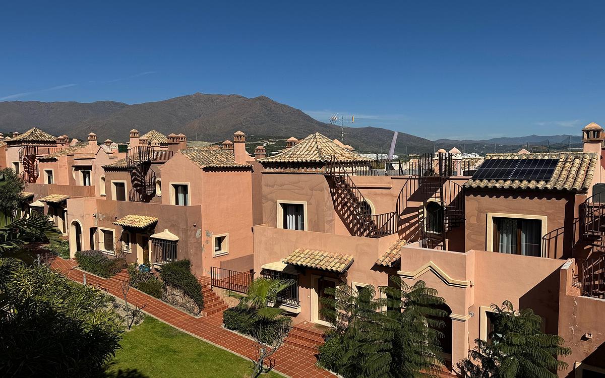 Casa Adosada de 4 Dormitorios y 3 Baños en venta en Estepona