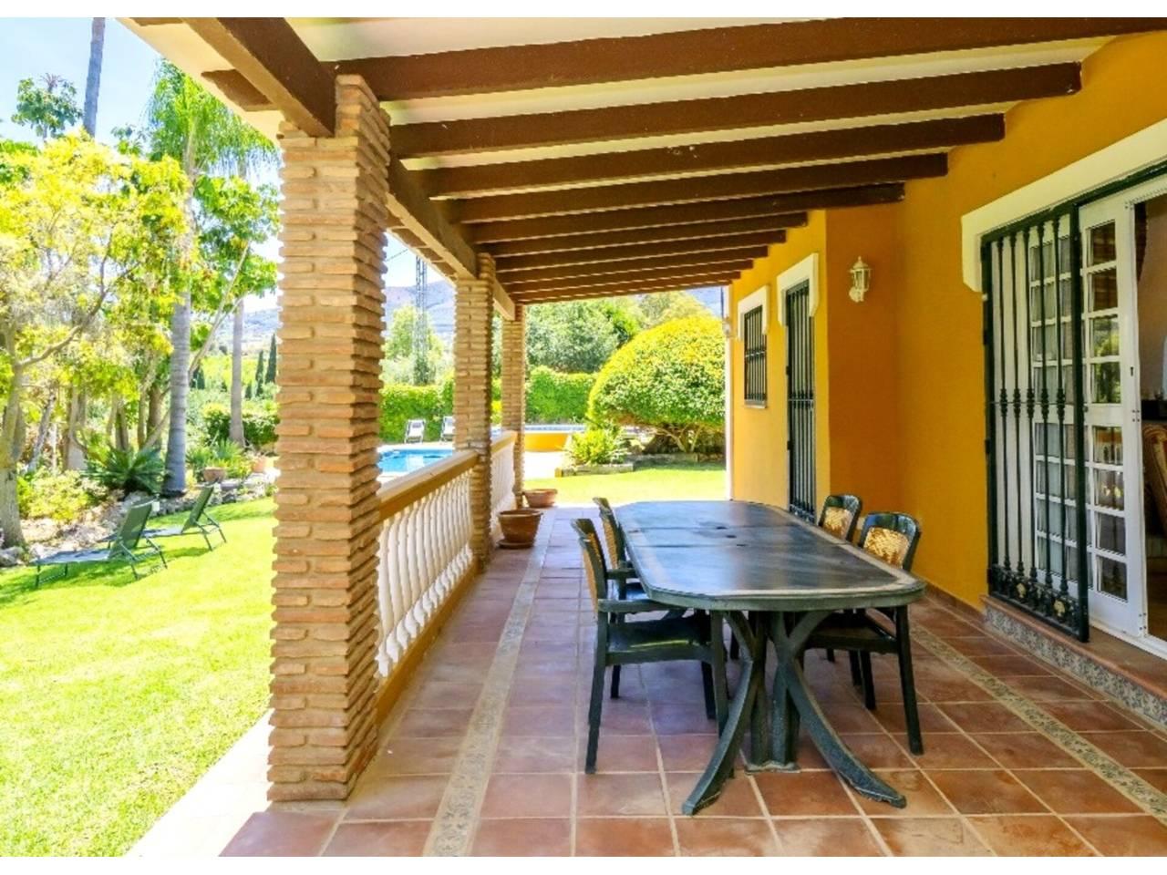 Casa Adosada de 5 Dormitorios y 4 Baños en venta en Málaga
