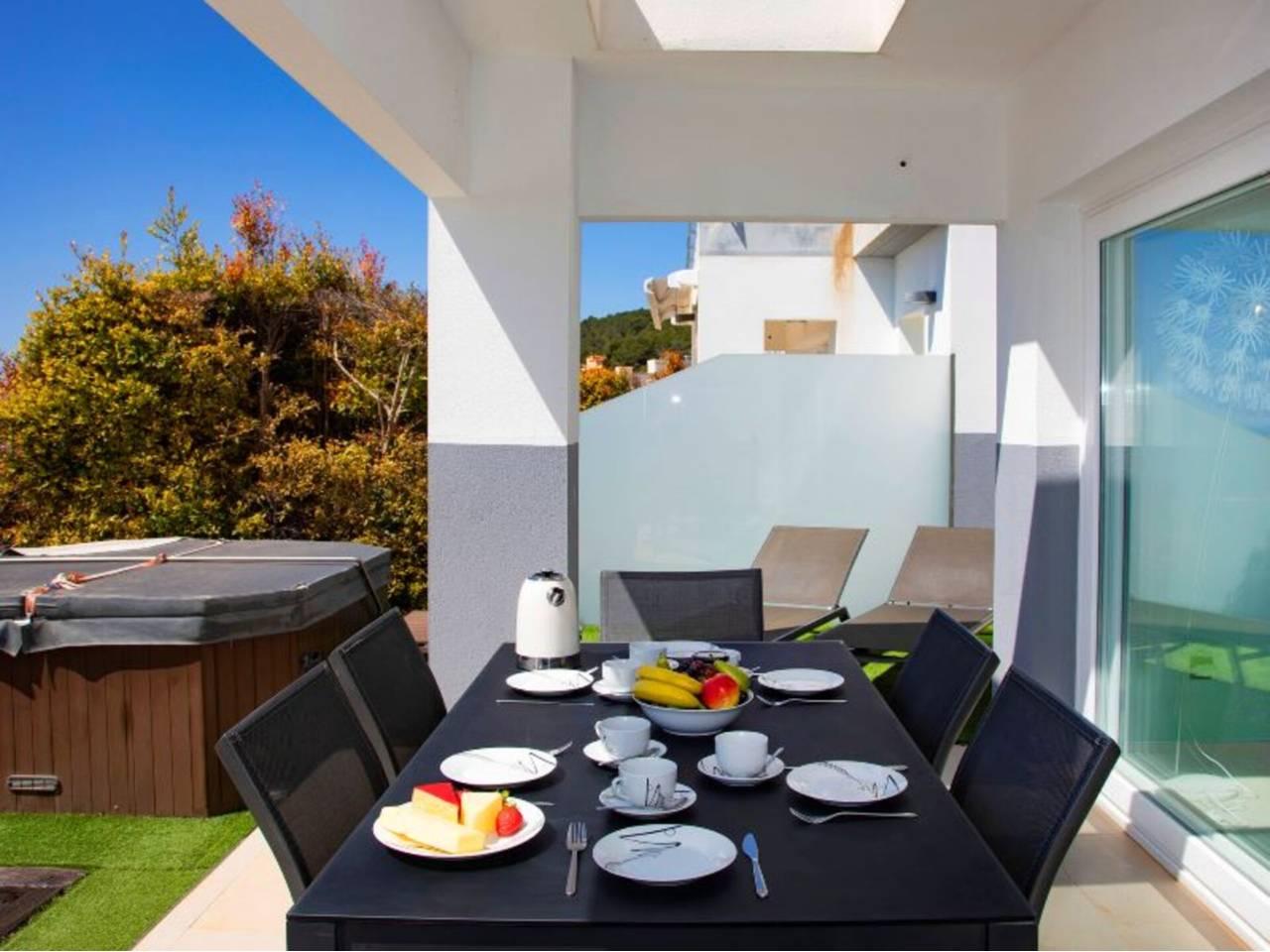 Casa Adosada de 3 Dormitorios y 3 Baños en venta en Calp