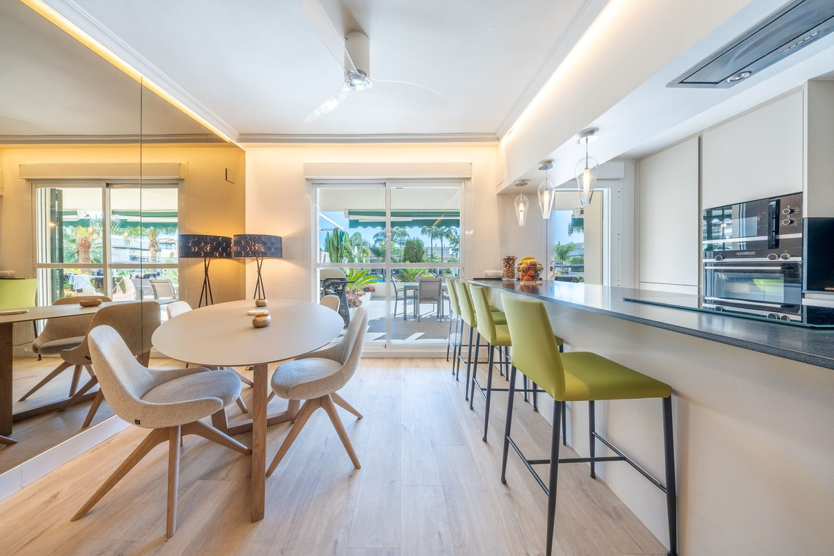 Piso de 2 Dormitorios en venta en Puerto Banús
