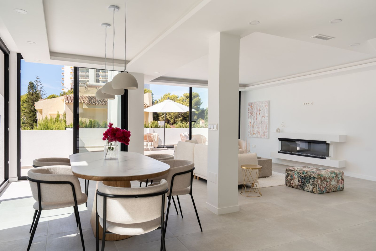 Casa de 3 Dormitorios y 3 Baños en venta en Nueva Andalucía, Marbella