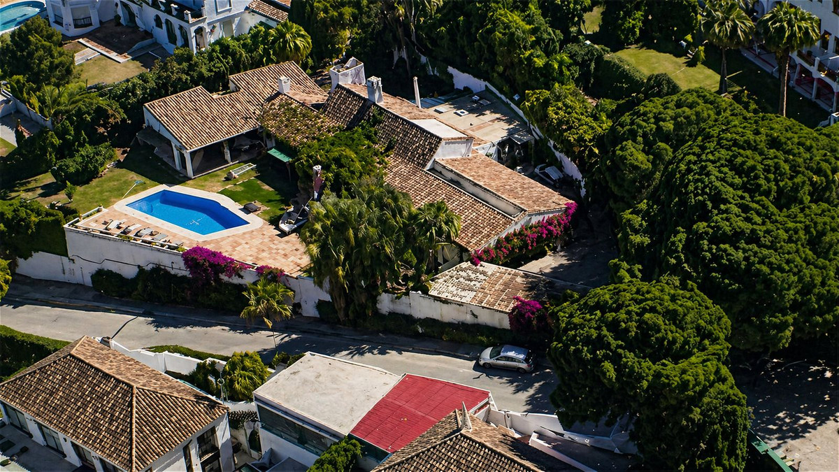 Casa de 5 Dormitorios en venta en Nueva Andalucía, Marbella