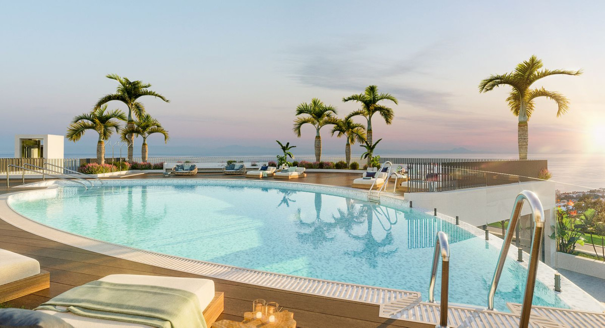 Piso de 2 Dormitorios y 2 Baños en venta en Los Monteros, Marbella