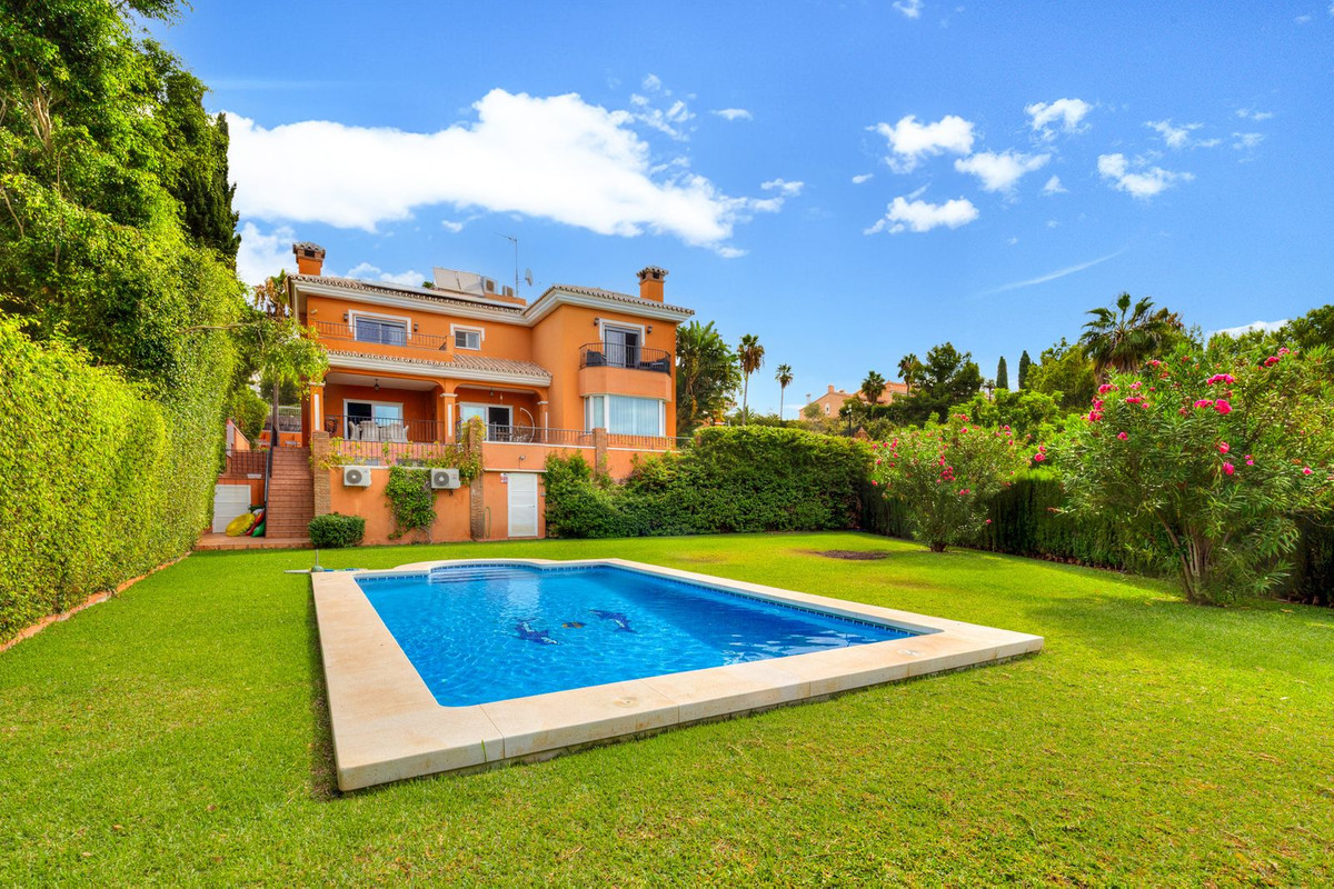 Casa de 6 Dormitorios en venta en Benalmádena Costa