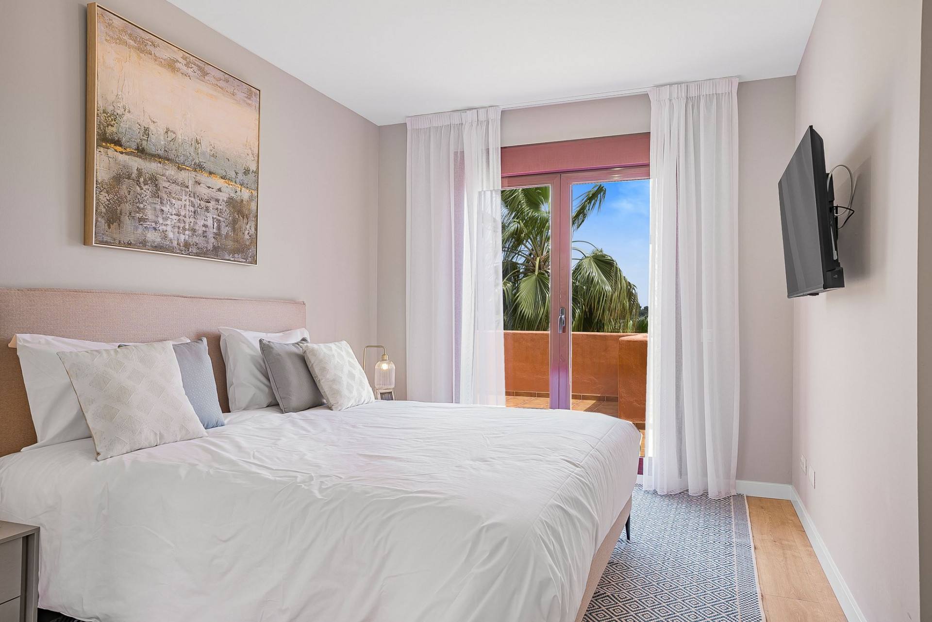 Ático de 3 Dormitorios en venta en El Paraíso, Estepona