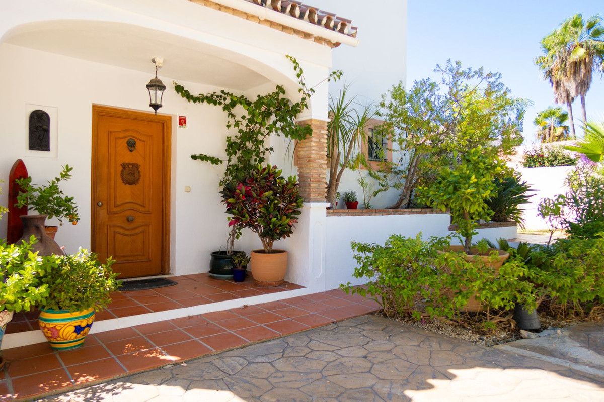 Casa de 3 Dormitorios en venta en Nueva Milla de Oro, Estepona
