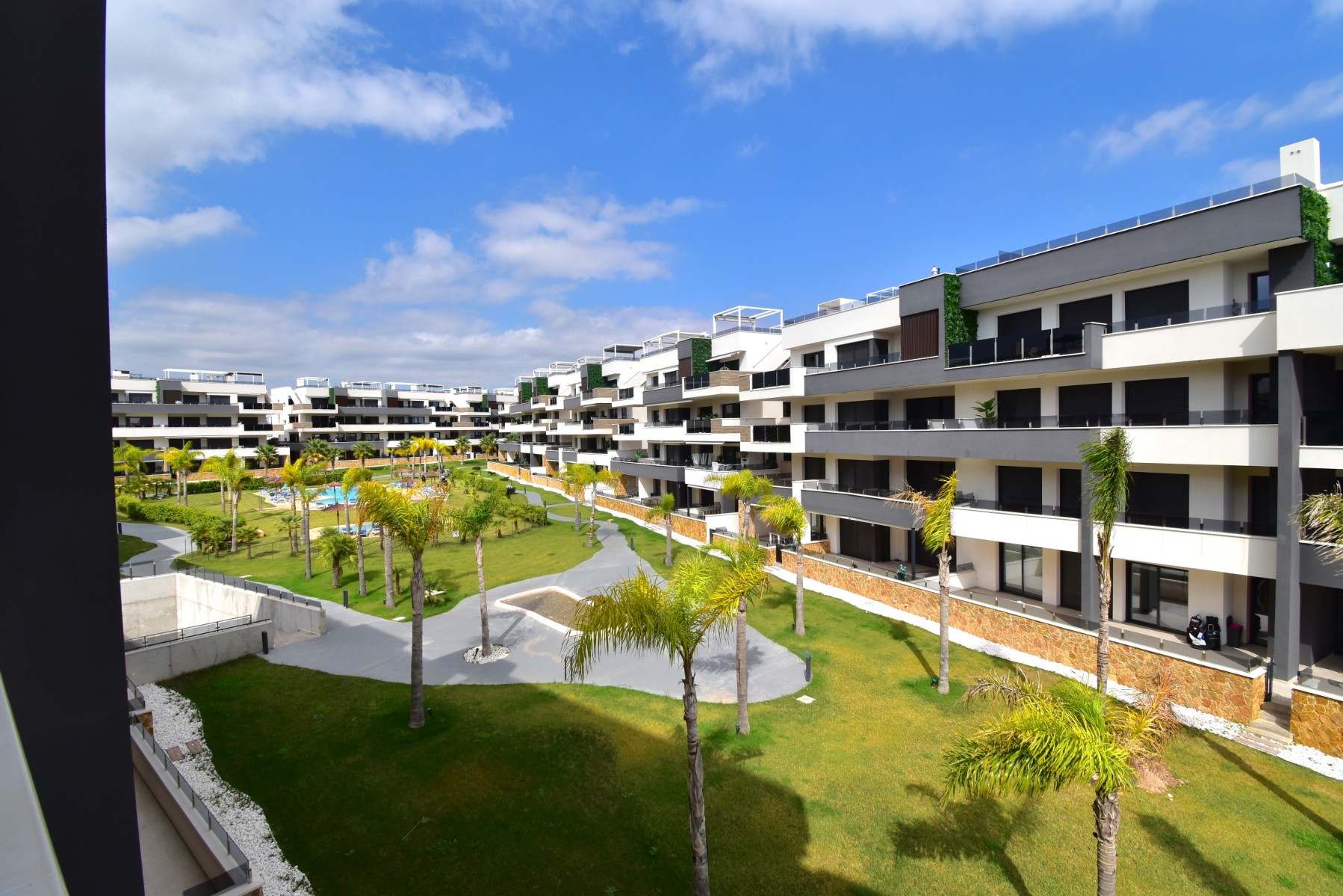 Piso de 3 Dormitorios y 2 Baños en venta en Orihuela Costa