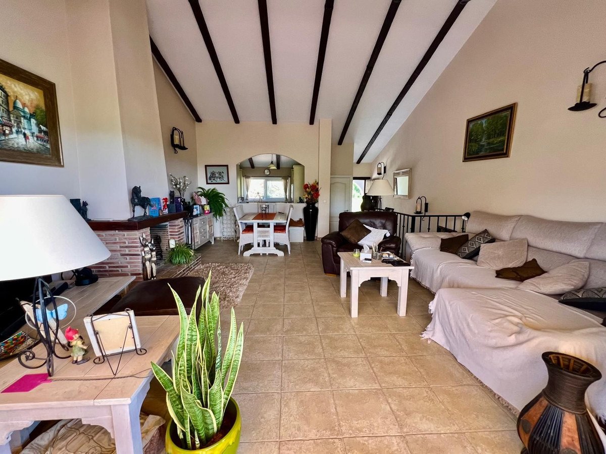 Casa Adosada de 3 Dormitorios en venta en Estepona
