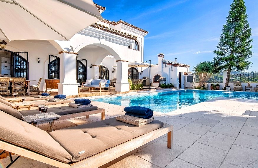 Casa de 6 Dormitorios en venta en Elviria, Marbella