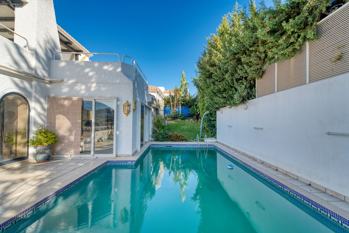 4 Bed, 3 Bath - Villa for Sale in Nueva Andalucia, Marbella
