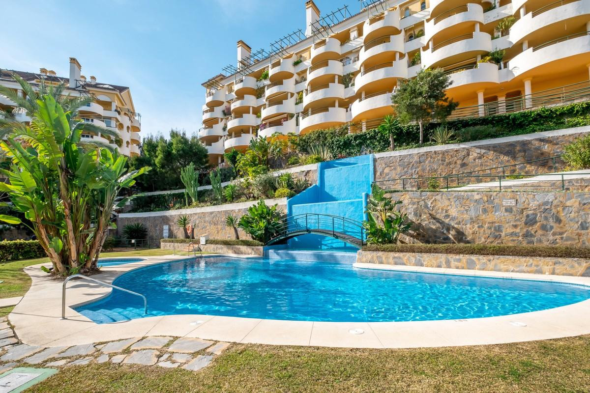 Piso de 2 Dormitorios en venta en Nueva Andalucía, Marbella