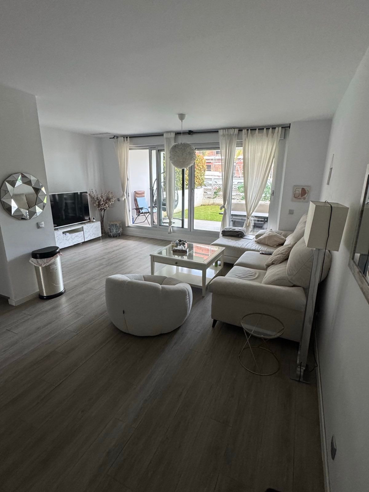 Piso de 2 Dormitorios en venta en Cancelada, Estepona