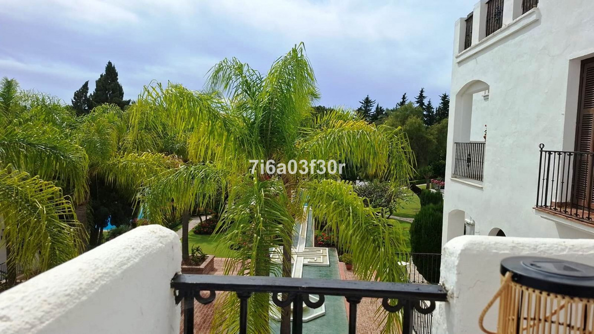 Piso de 2 Dormitorios y 1 Baño en alquiler en Milla de Oro, Marbella