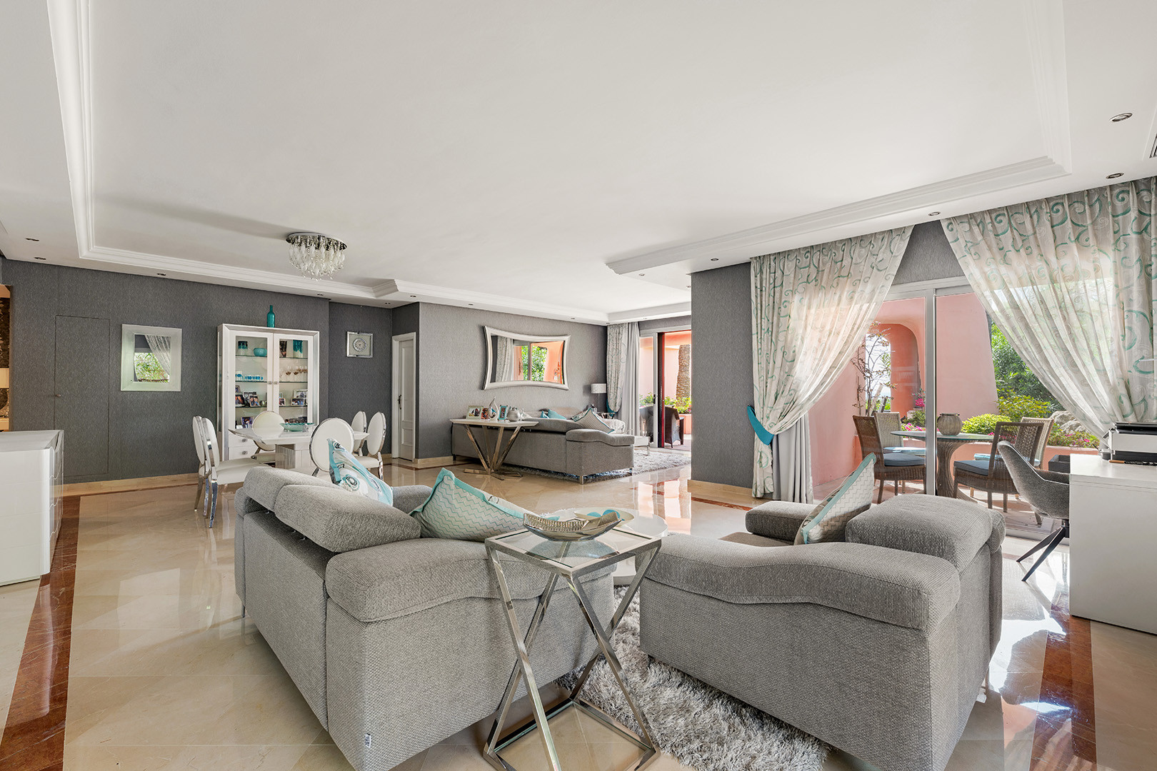 Piso de 3 Dormitorios y 3 Baños en venta en Estepona