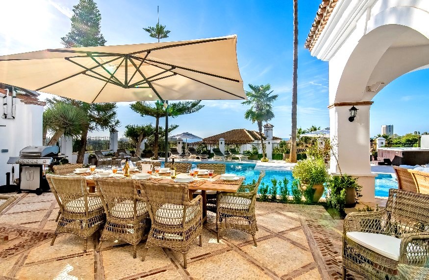 Casa de 6 Dormitorios en venta en Elviria, Marbella