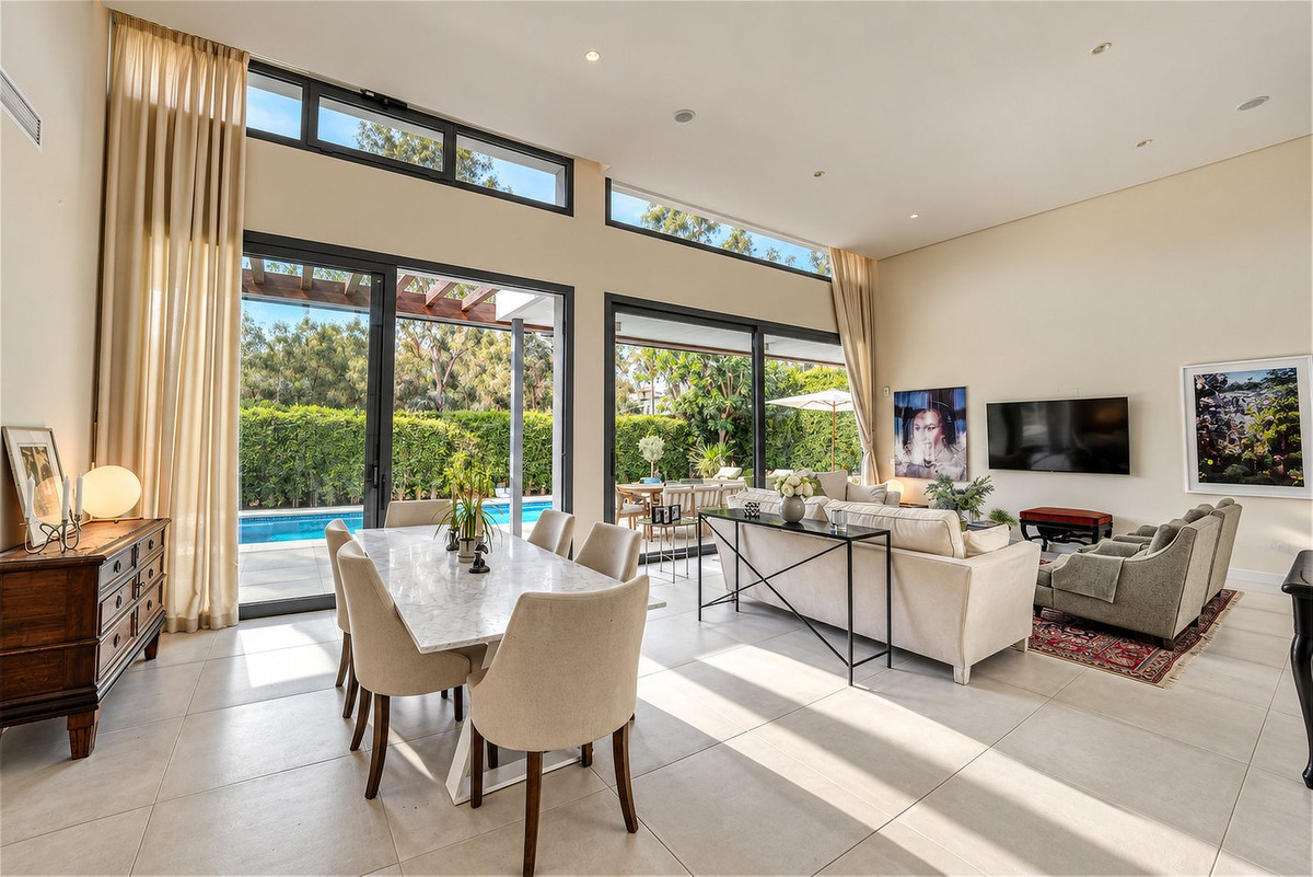 Casa de 4 Dormitorios en venta en Estepona
