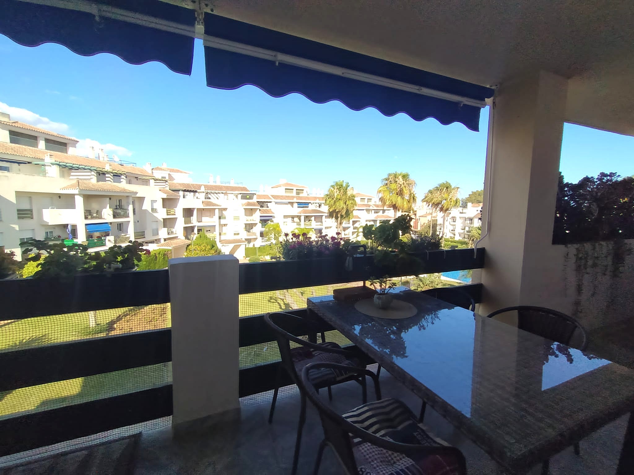 Piso de 2 Dormitorios en venta en Nueva Andalucía, Marbella