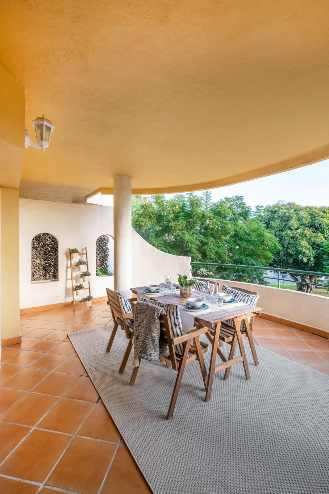 Piso de 2 Dormitorios en venta en Nueva Andalucía, Marbella