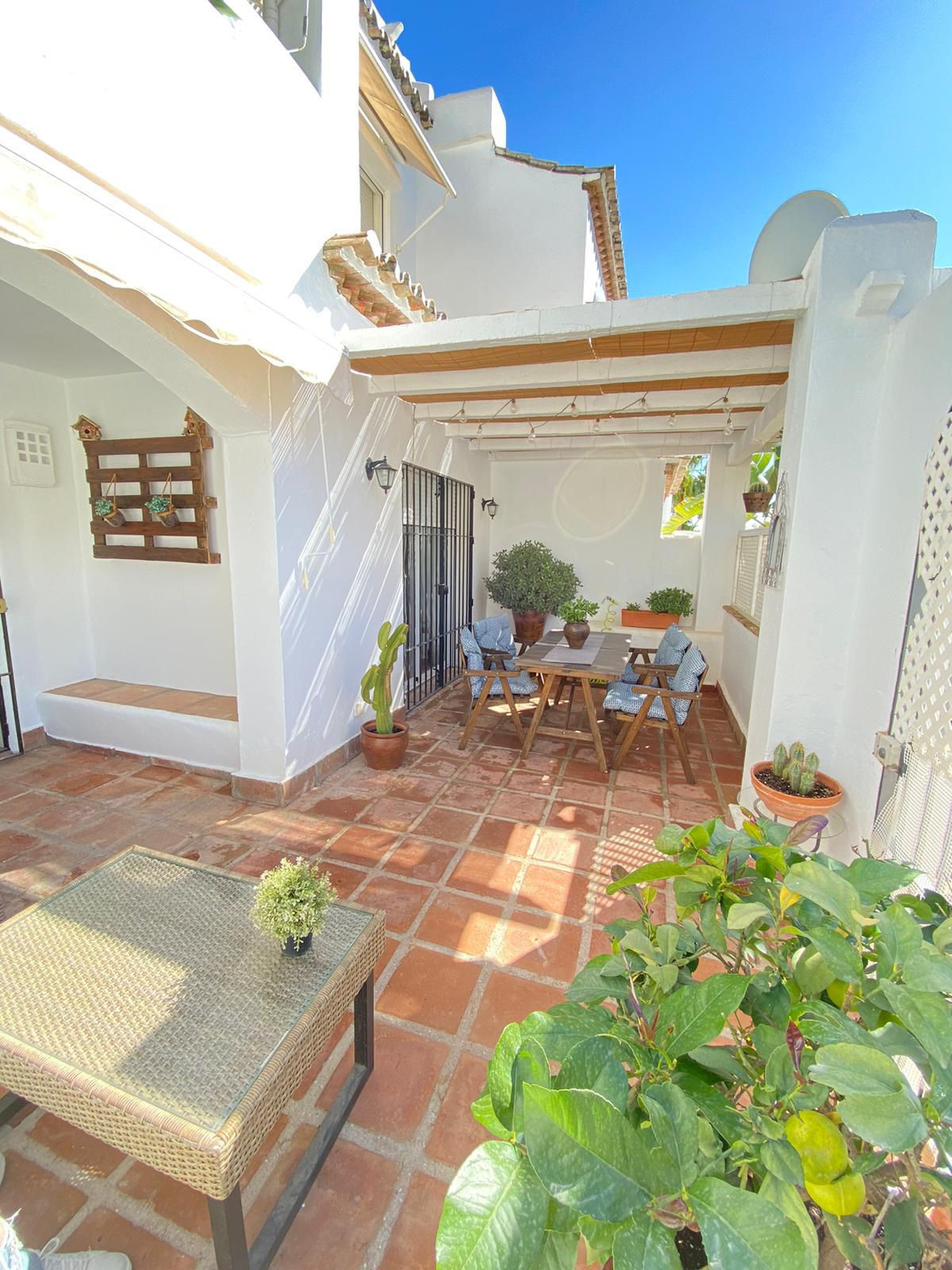 Piso de 2 Dormitorios y 2 Baños en venta en Nagüeles, Marbella