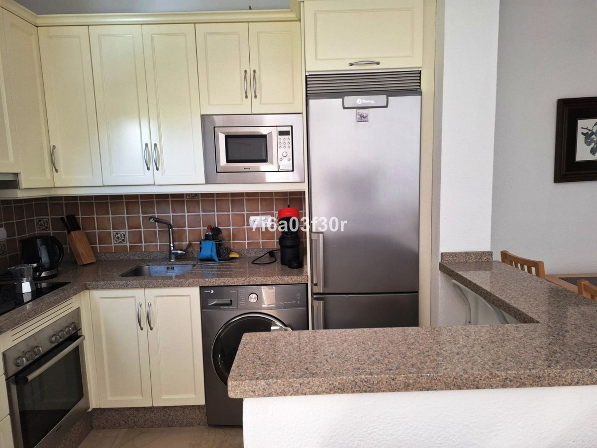 Piso de 2 Dormitorios y 1 Baño en alquiler en Milla de Oro, Marbella
