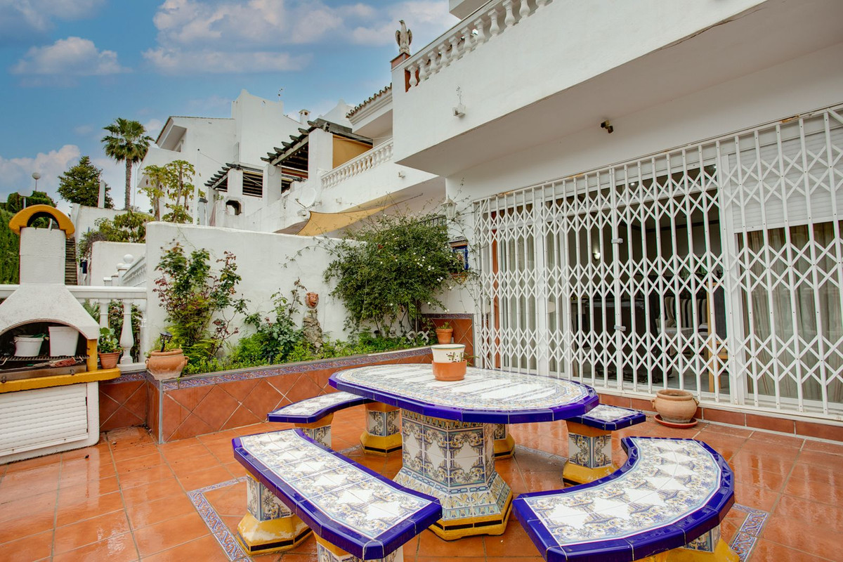 Casa Adosada de 3 Dormitorios en venta en Estepona