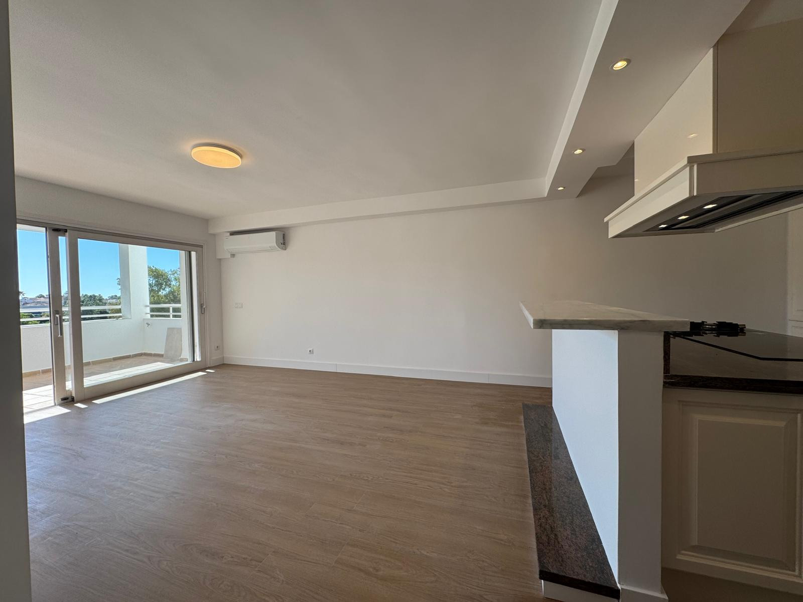 Piso de 2 Dormitorios y 2 Baños en venta en Estepona