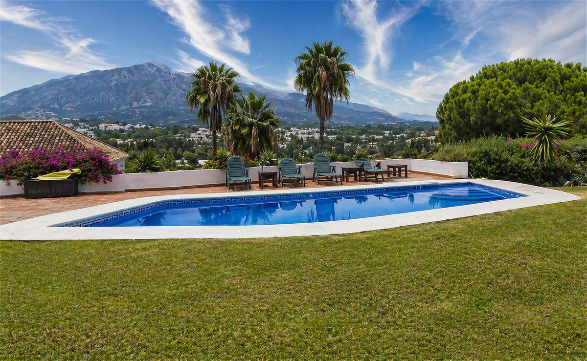 Casa de 5 Dormitorios en venta en Nueva Andalucía, Marbella