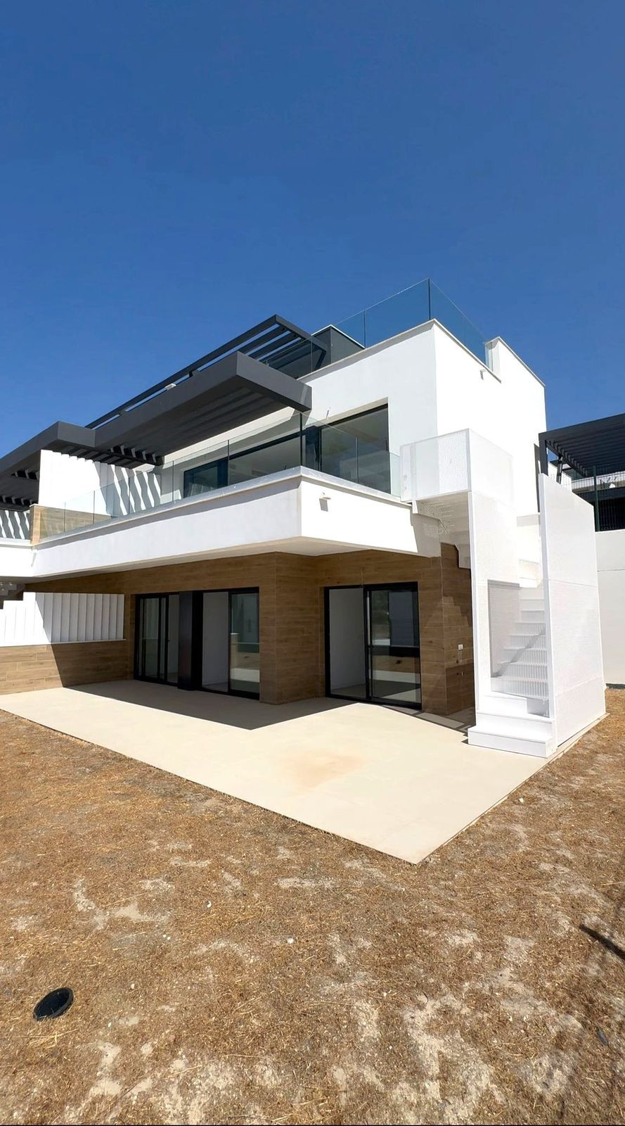 Casa Adosada de 4 Dormitorios en venta en Atalaya, Estepona