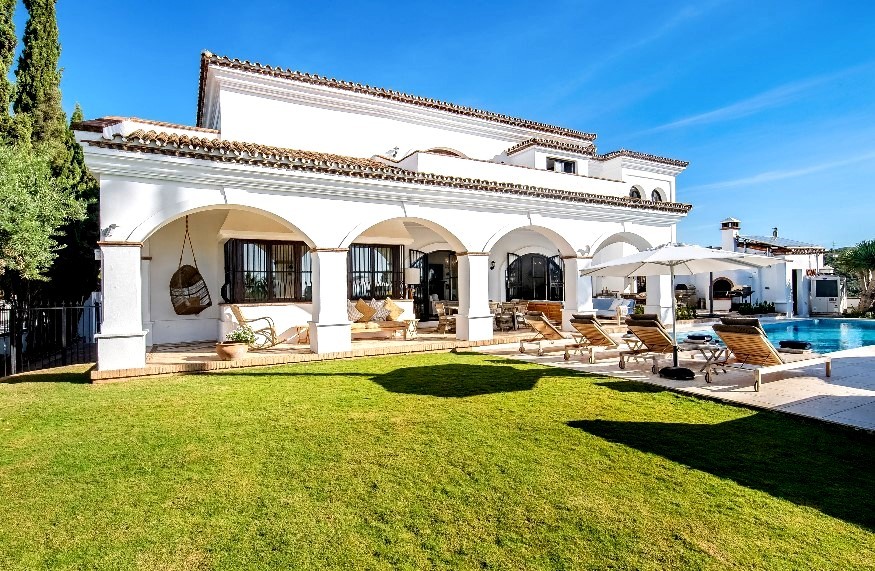 Casa de 6 Dormitorios en venta en Elviria, Marbella