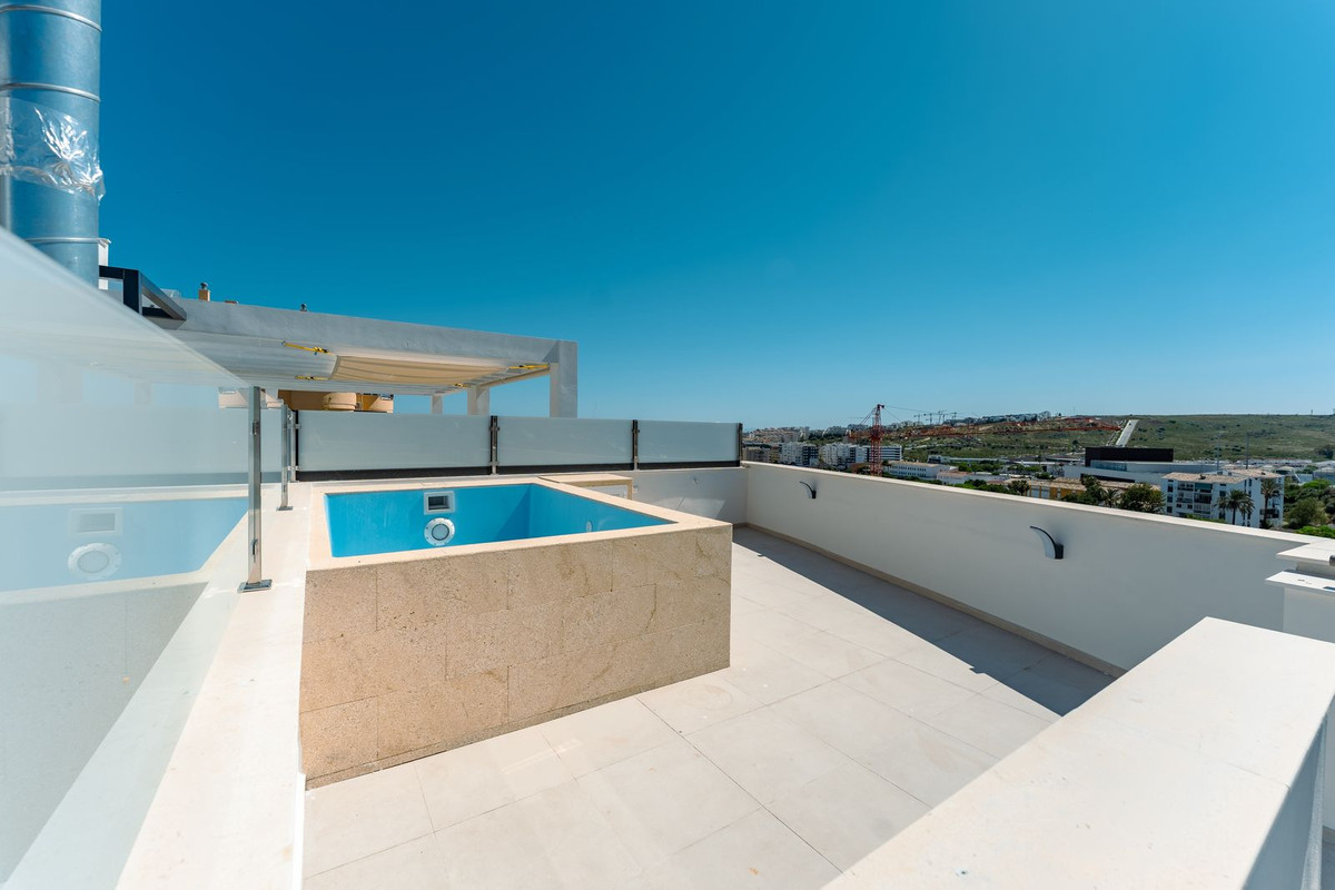 Ático de 2 Dormitorios y 2 Baños en venta en Estepona