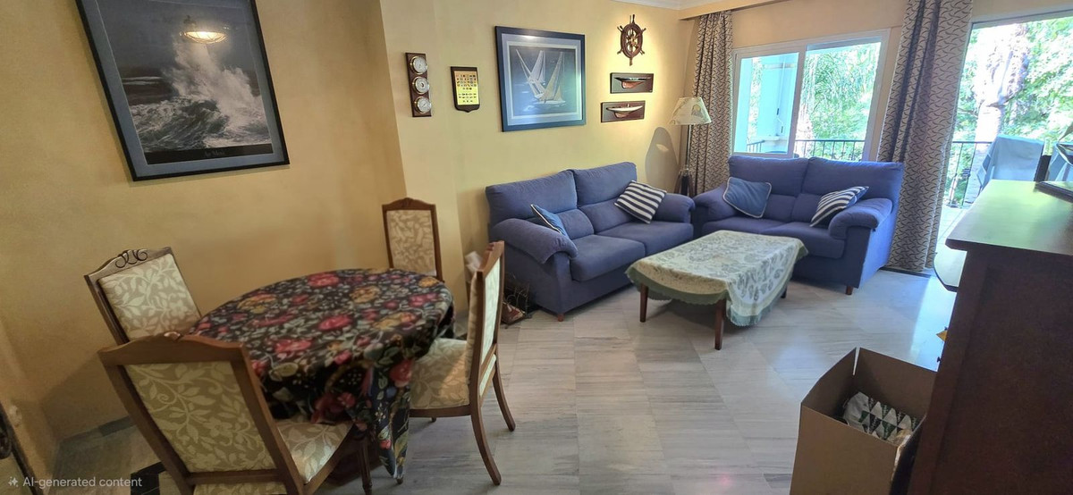 Piso de 2 Dormitorios y 2 Baños en venta en Milla de Oro, Marbella