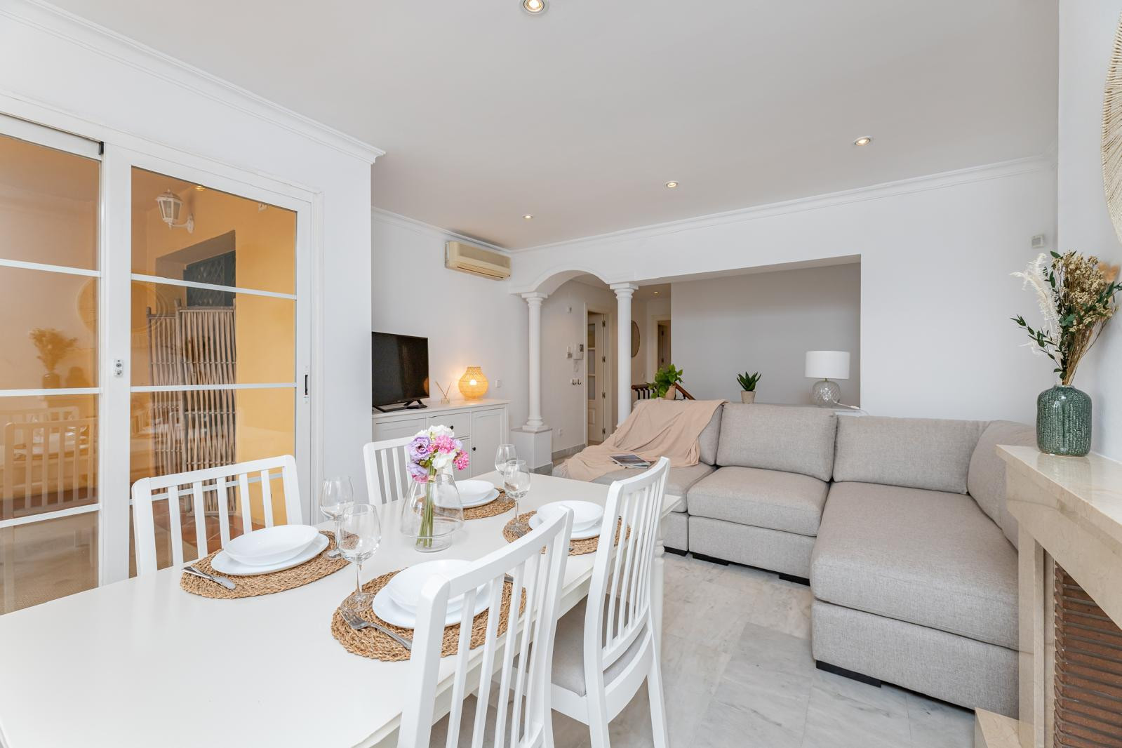 Piso de 2 Dormitorios en venta en Nueva Andalucía, Marbella