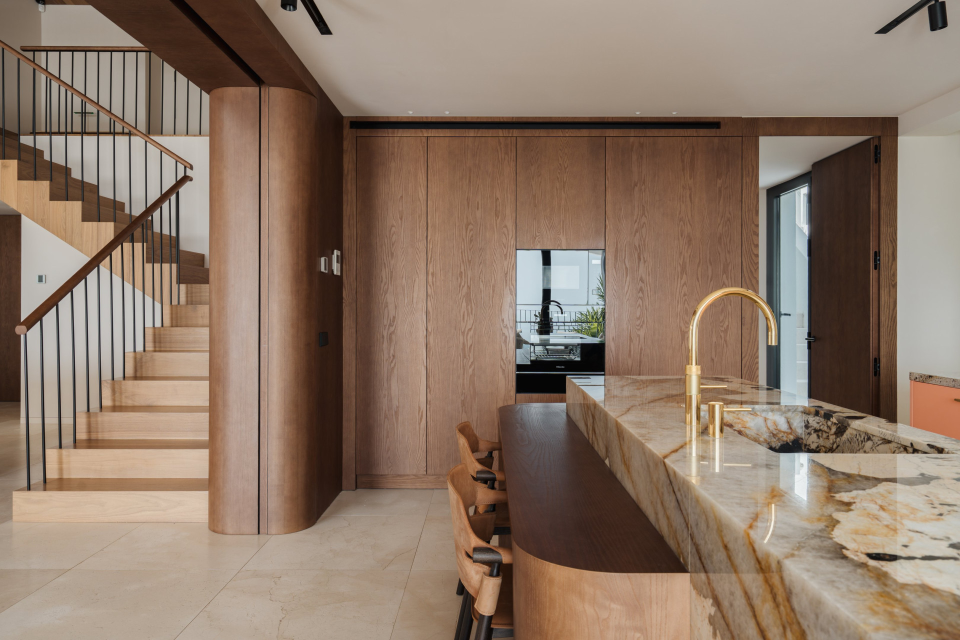 Casa de 5 Dormitorios y 6 Baños en venta en El Madroñal, Benahavís