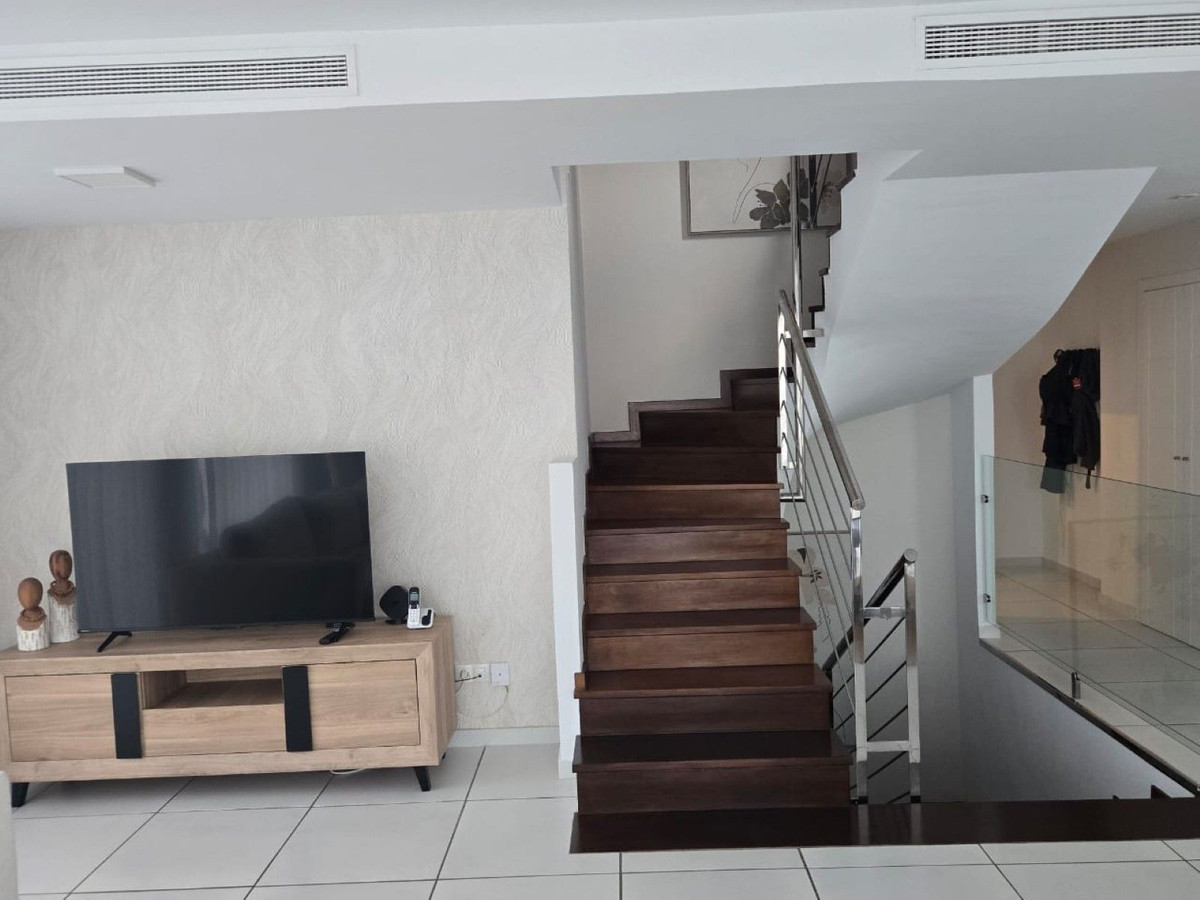 Casa de 4 Dormitorios y 4 Baños en venta en Benalmádena