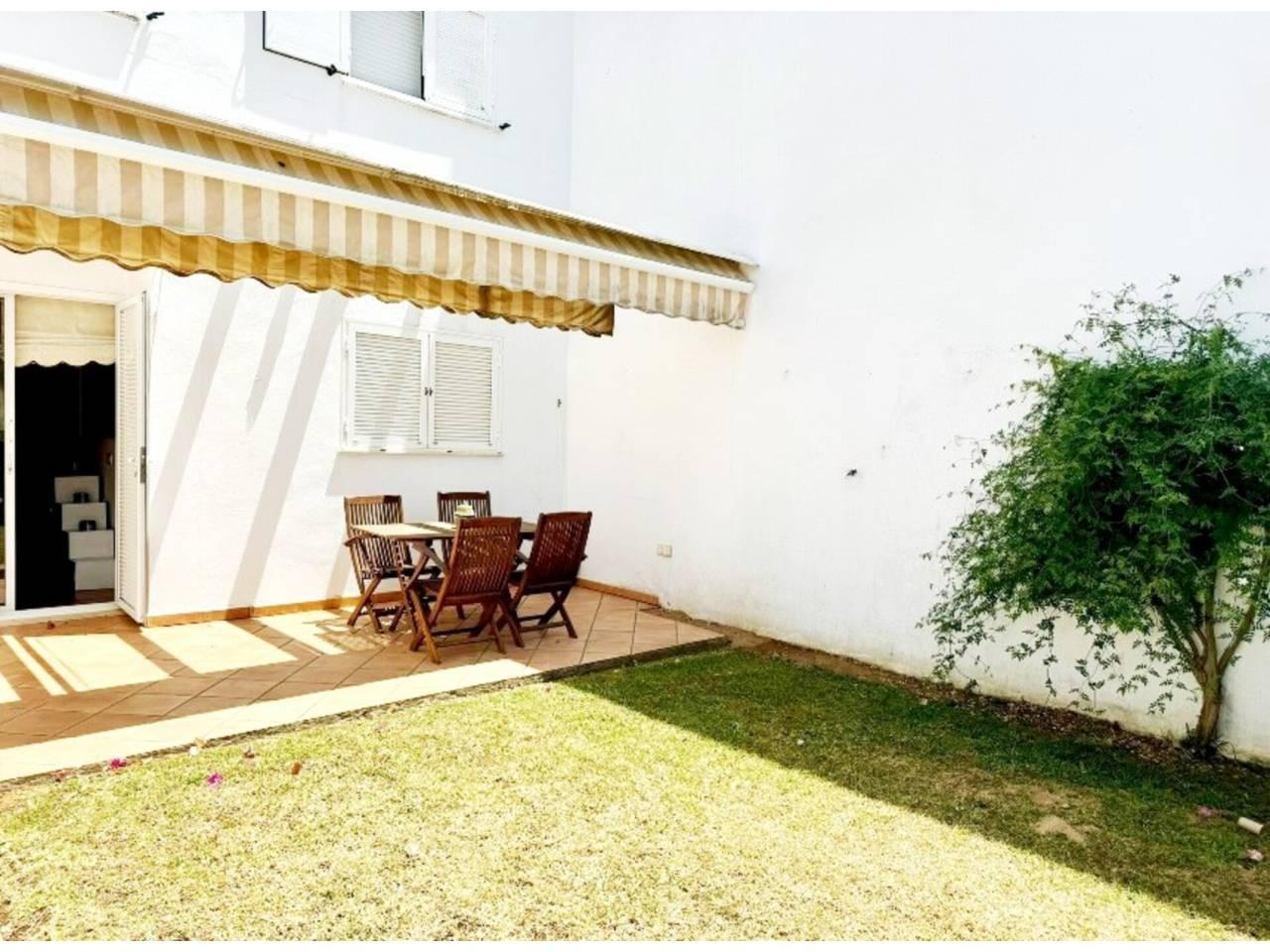 Casa Adosada de 4 Dormitorios y 2 Baños en venta en Chiclana de la Frontera