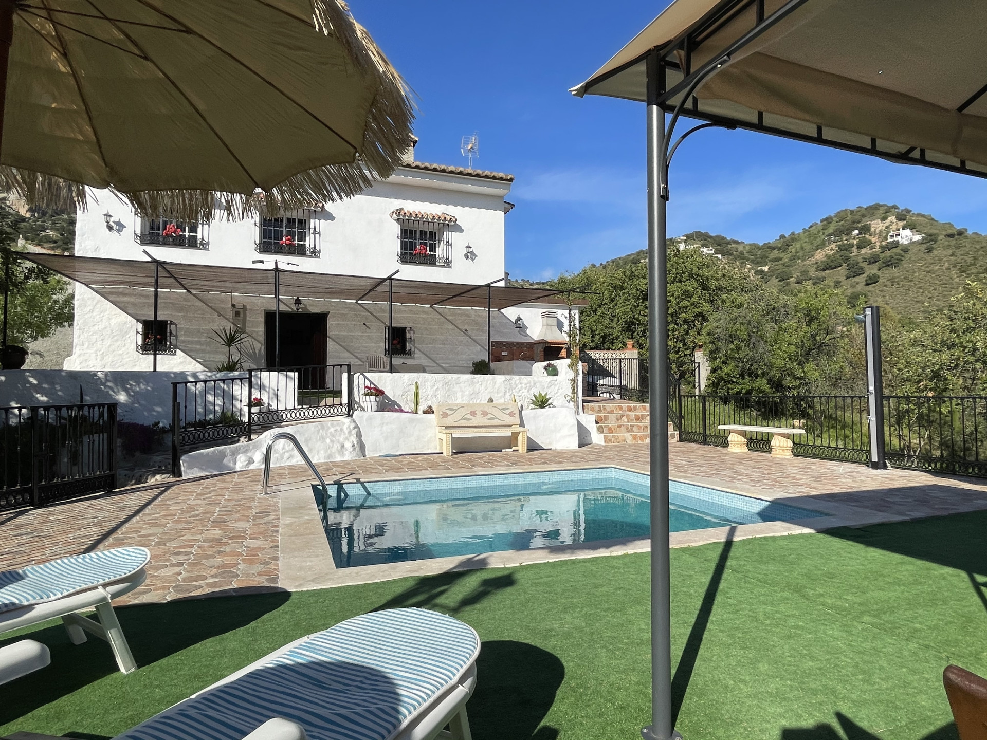 2 Bed - Country House for Sale in El Chorro