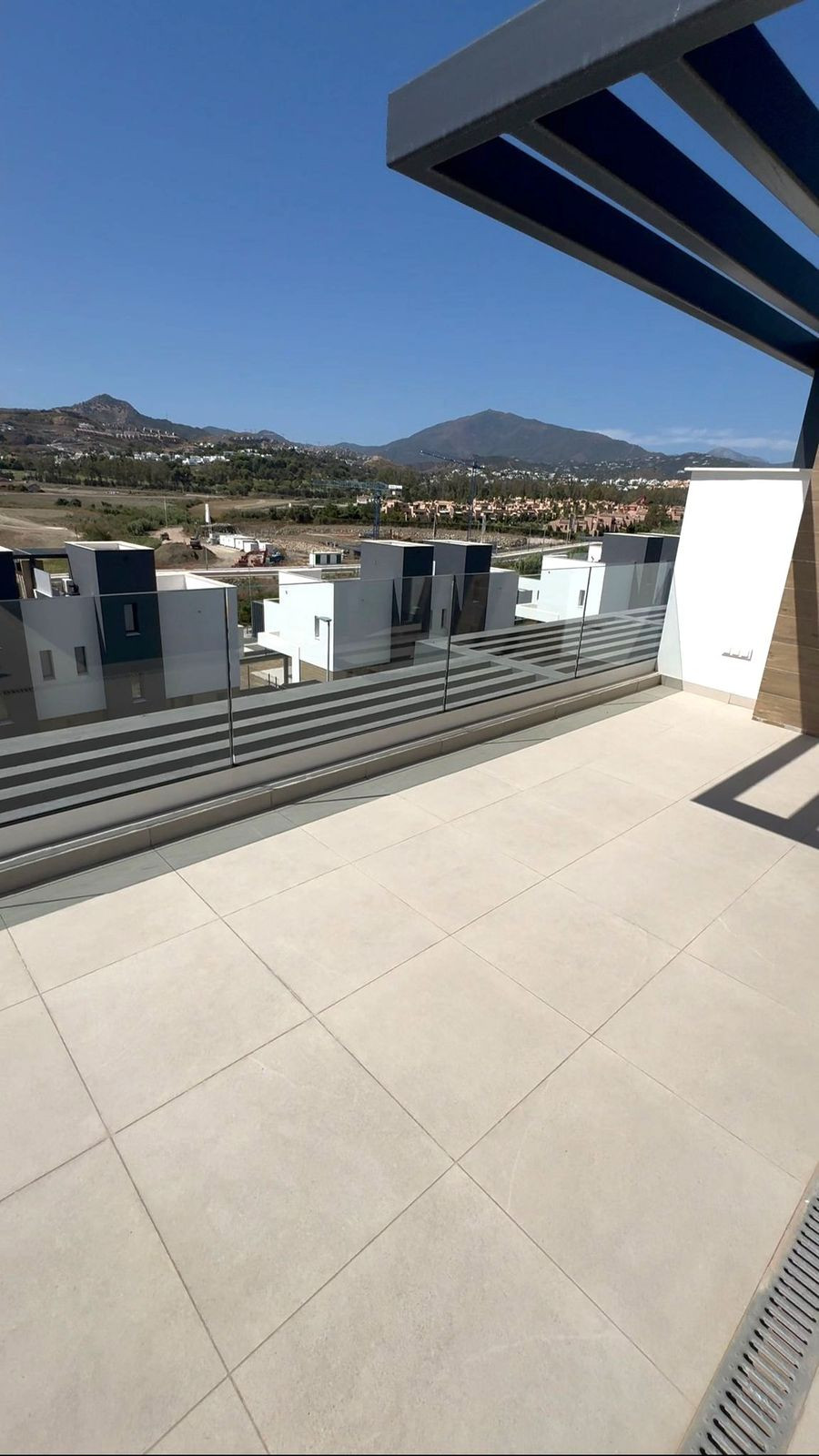 Casa Adosada de 4 Dormitorios en venta en Atalaya, Estepona