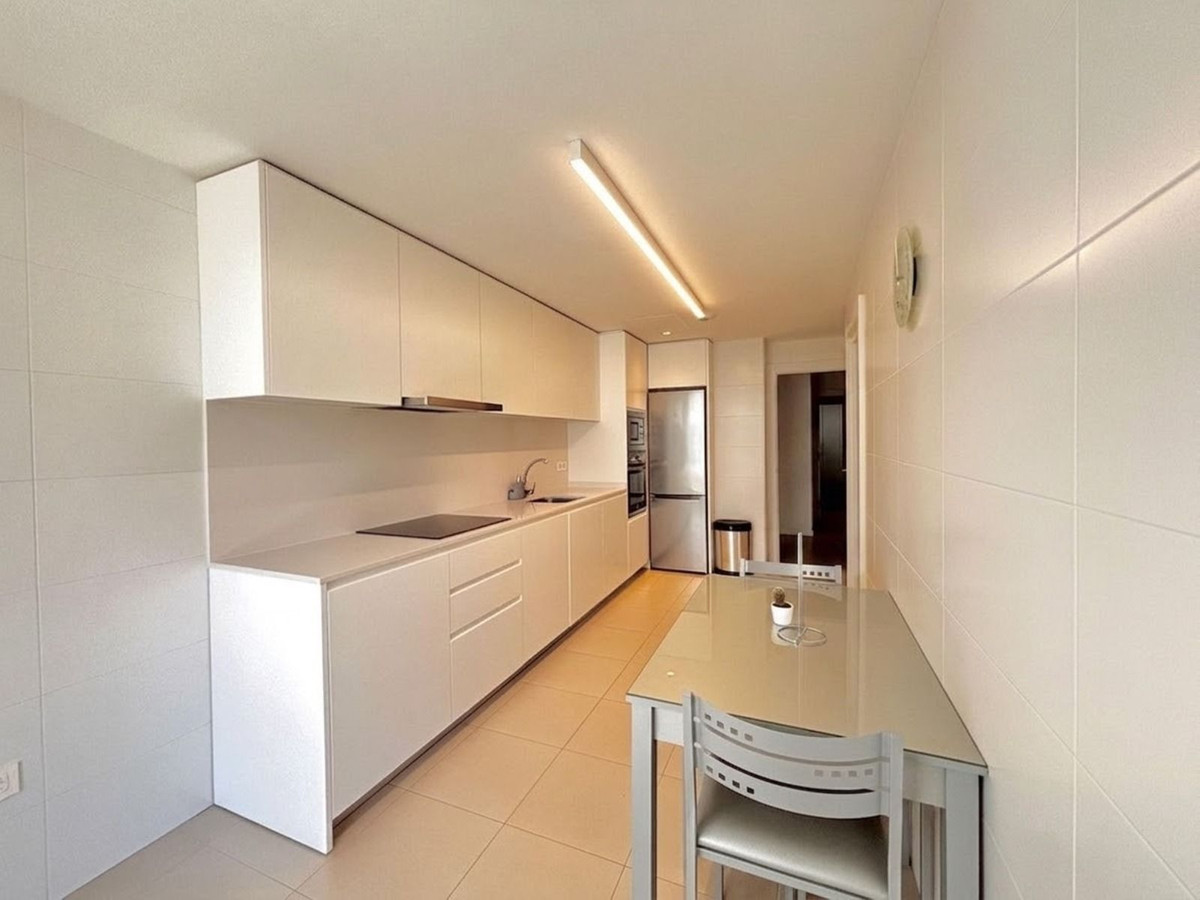 Piso de 3 Dormitorios y 2 Baños en venta en Nueva Andalucía, Marbella