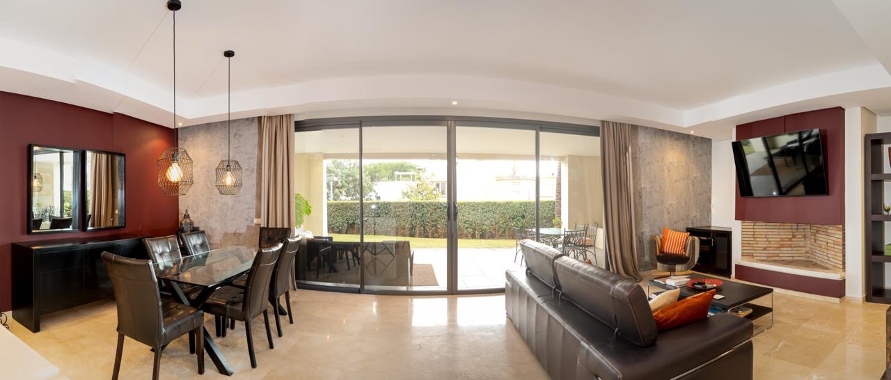 Casa Adosada de 2 Dormitorios en venta en Sierra Blanca, Marbella