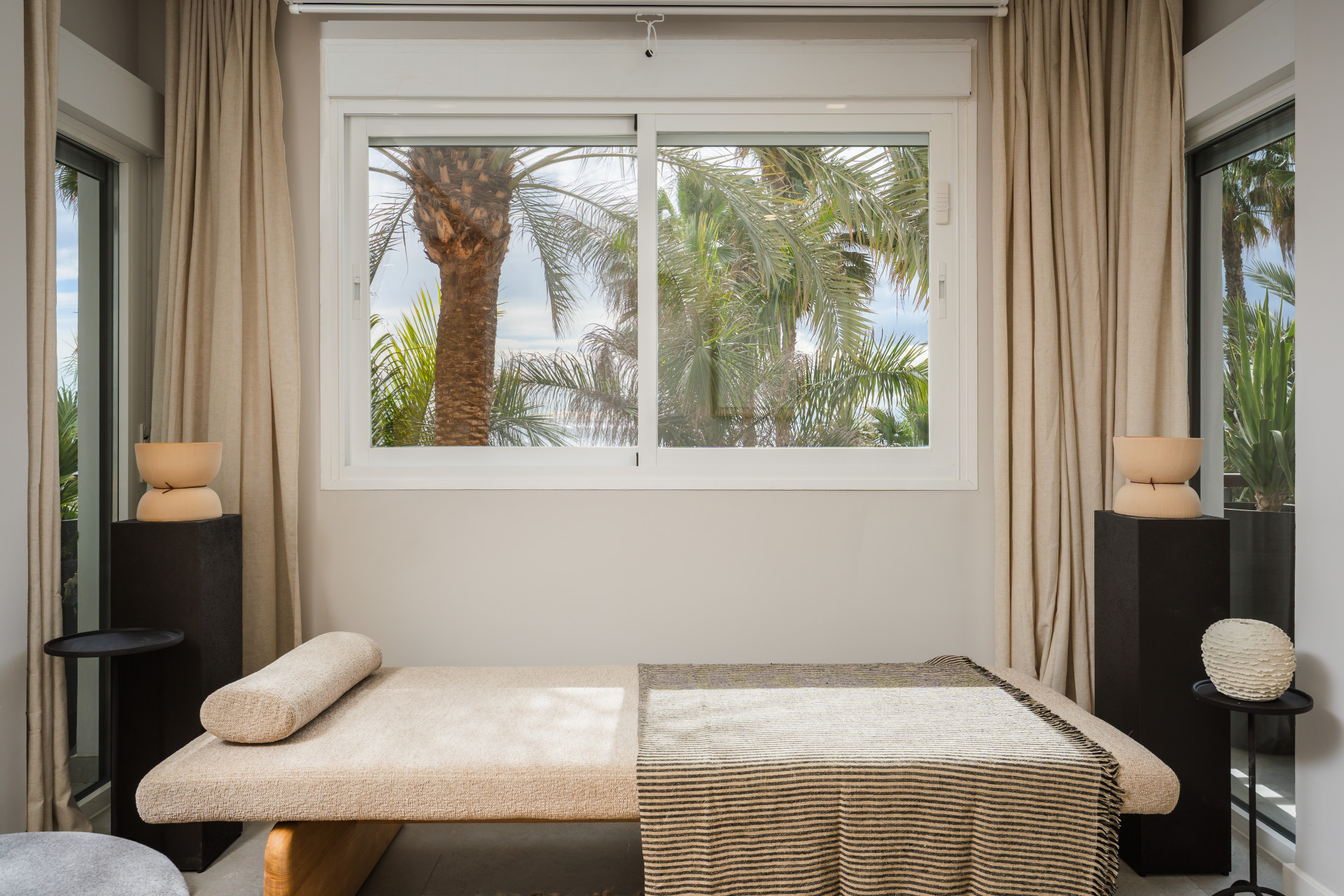 Piso de 2 Dormitorios en venta en La Alqueria, Estepona