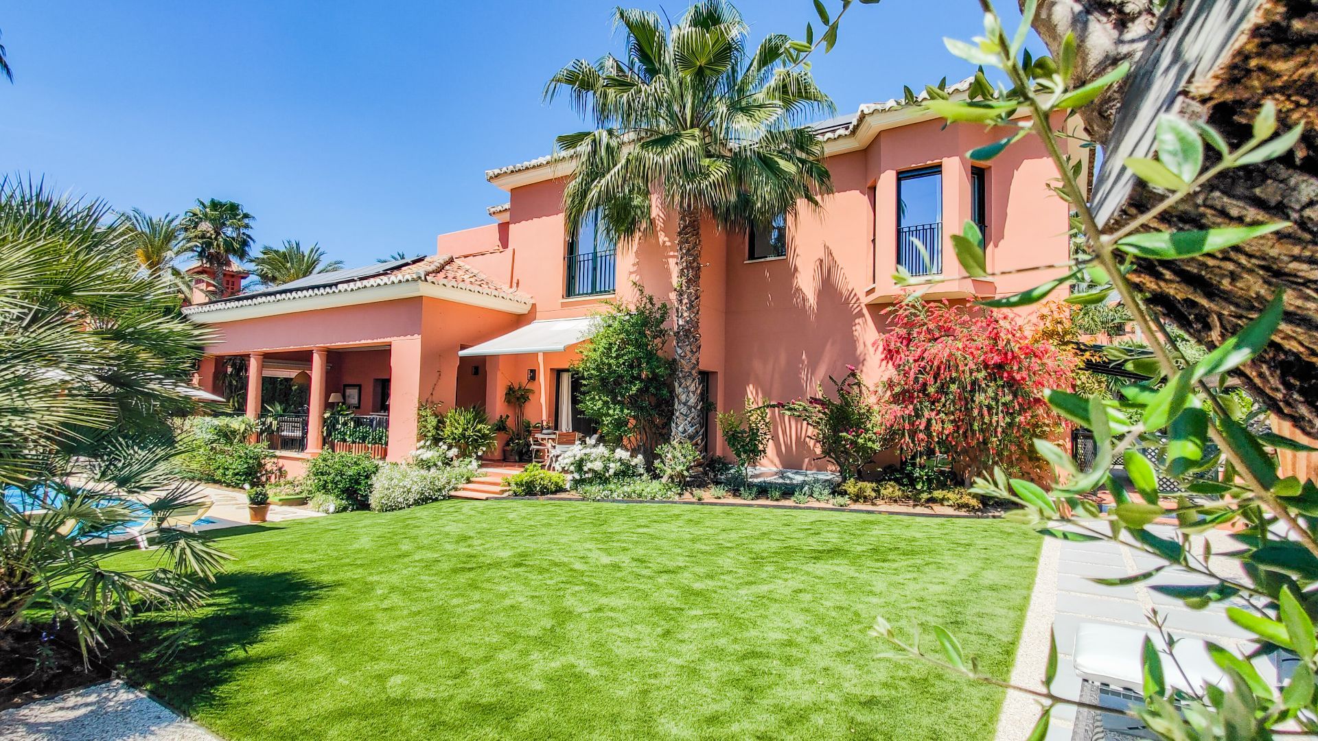 Casa de 5 Dormitorios en venta en Milla de Oro, Marbella